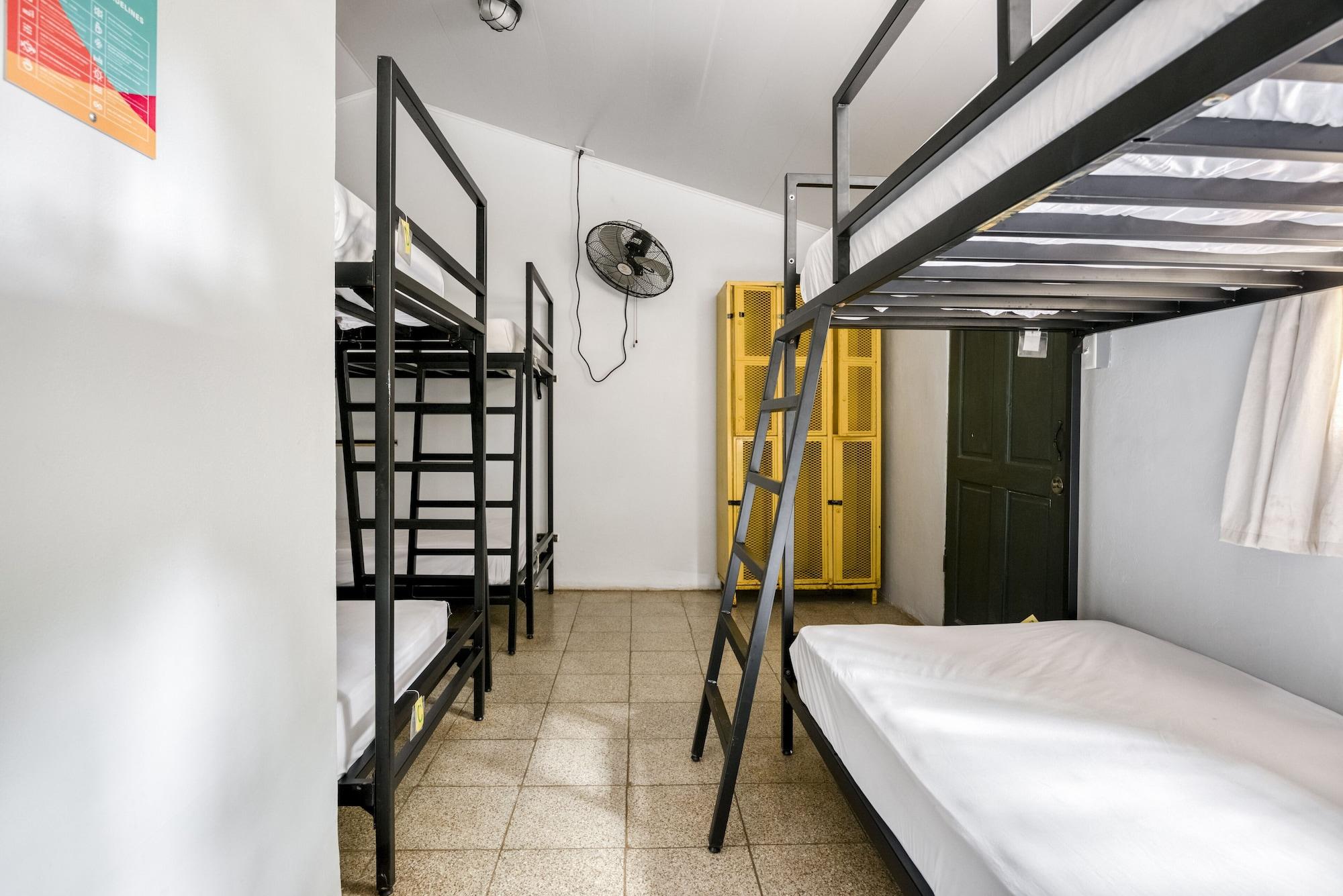Отель Slumber Party Тамариндо Экстерьер фото