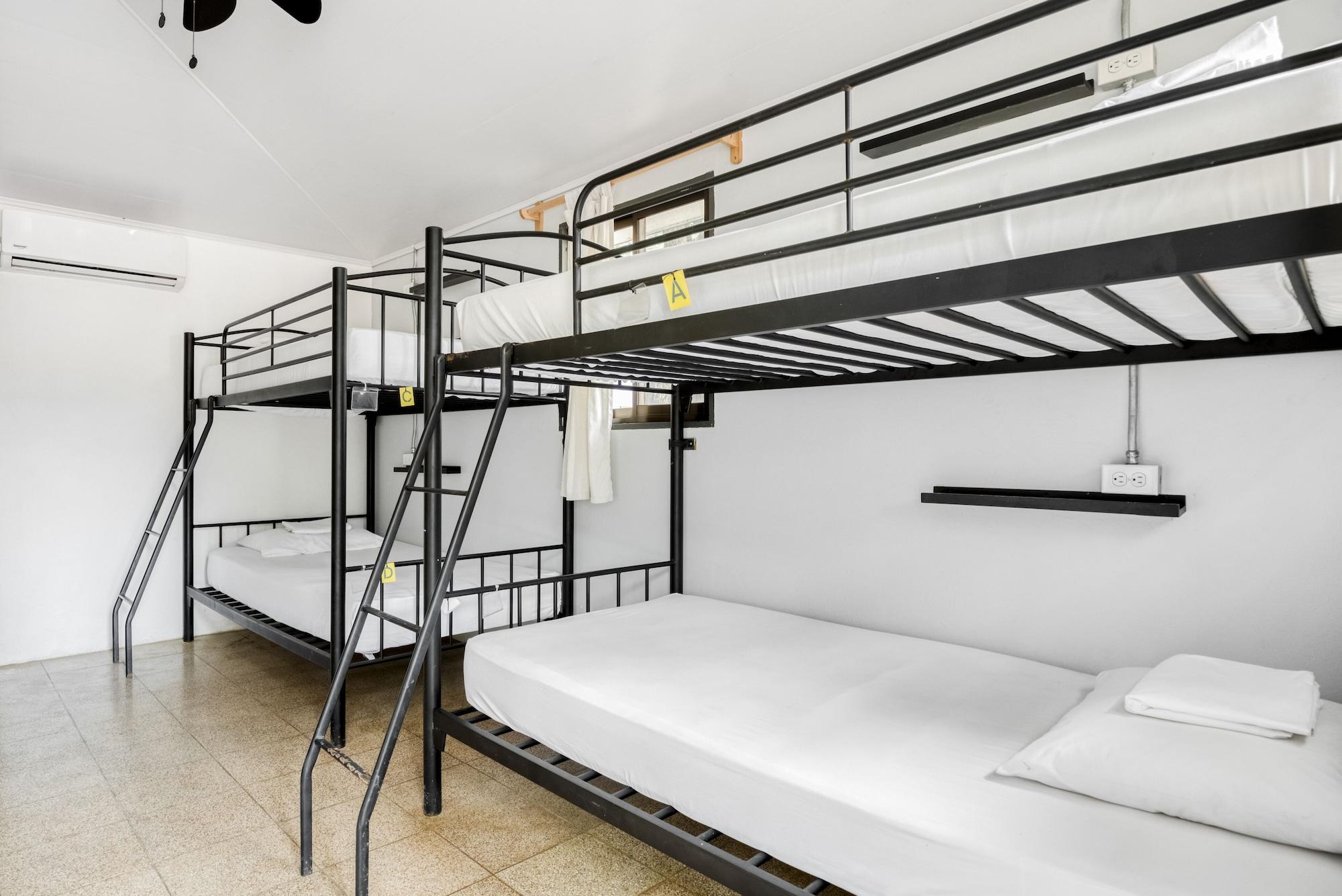 Отель Slumber Party Тамариндо Экстерьер фото