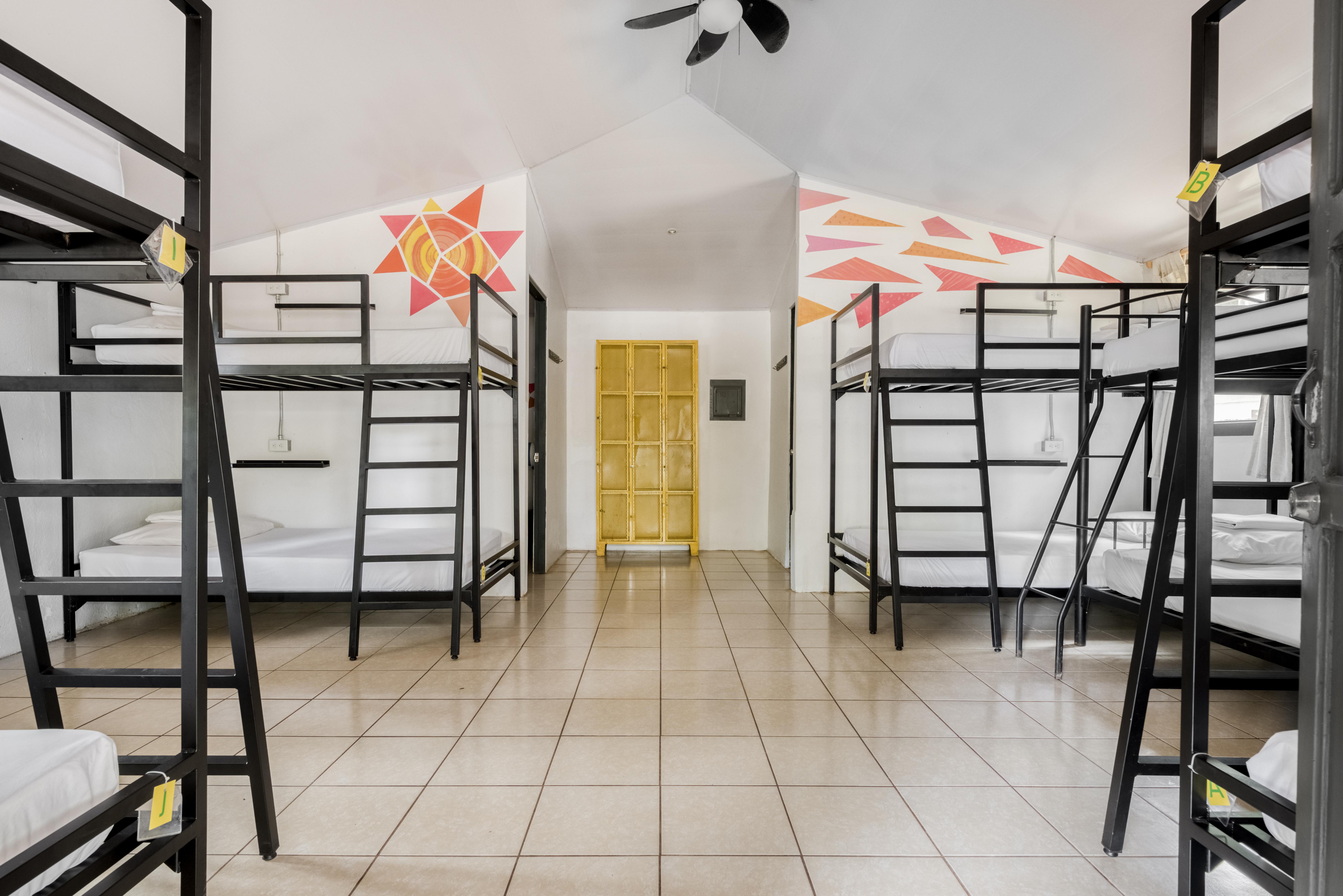 Отель Slumber Party Тамариндо Экстерьер фото